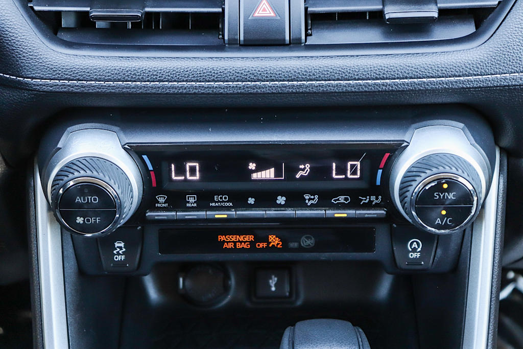 Thumbnail: 2020 Toyota RAV4 - 24