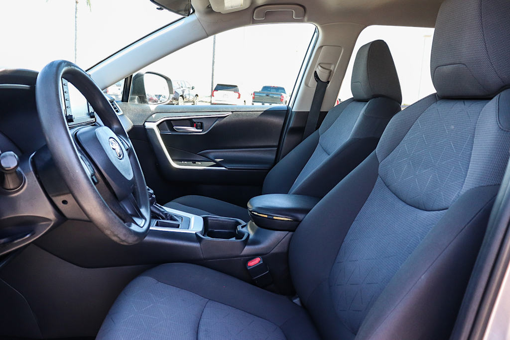 Thumbnail: 2020 Toyota RAV4 - 11