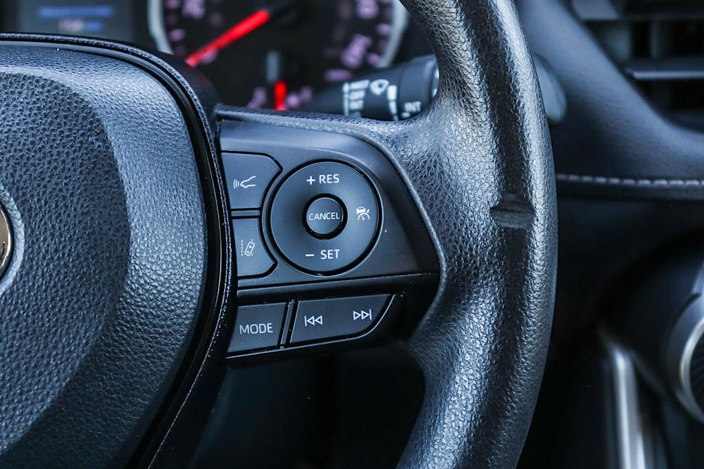 Thumbnail: 2020 Toyota RAV4 - 26