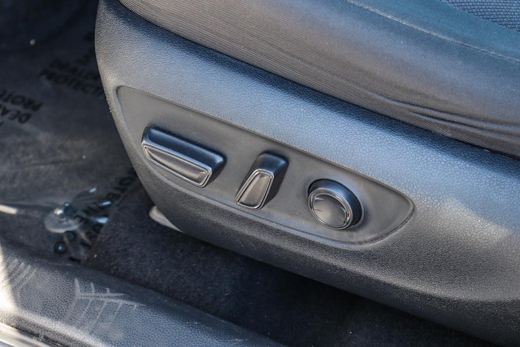 Thumbnail: 2020 Toyota RAV4 - 29