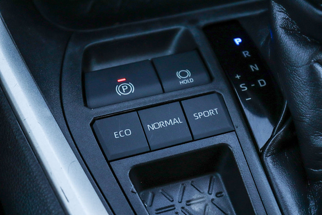 Thumbnail: 2020 Toyota RAV4 - 31