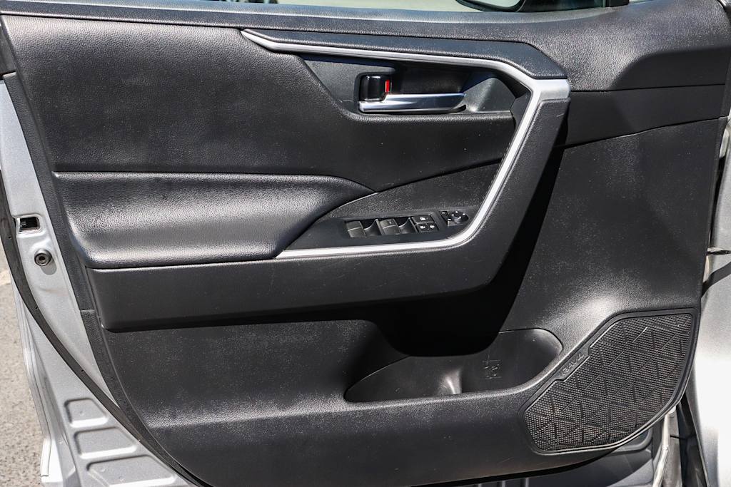 Thumbnail: 2020 Toyota RAV4 - 28