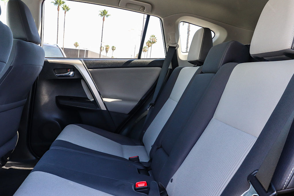 Thumbnail: 2015 Toyota RAV4 - 12