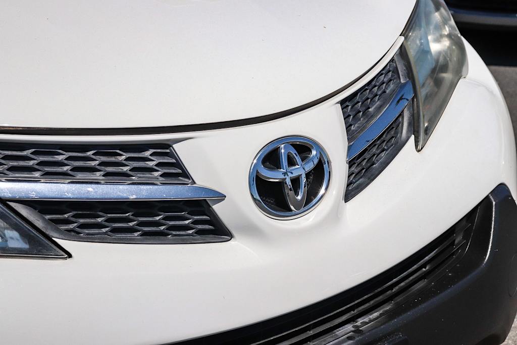 Thumbnail: 2015 Toyota RAV4 - 19