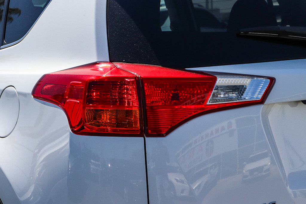 Thumbnail: 2015 Toyota RAV4 - 21
