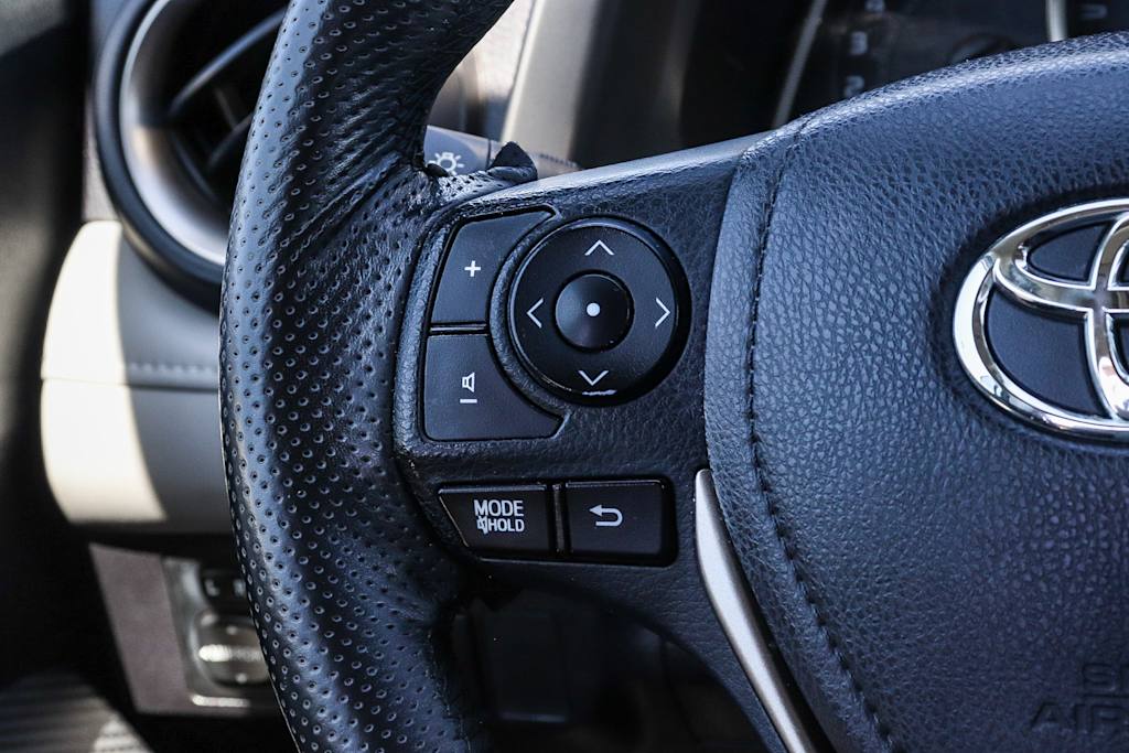 Thumbnail: 2015 Toyota RAV4 - 25