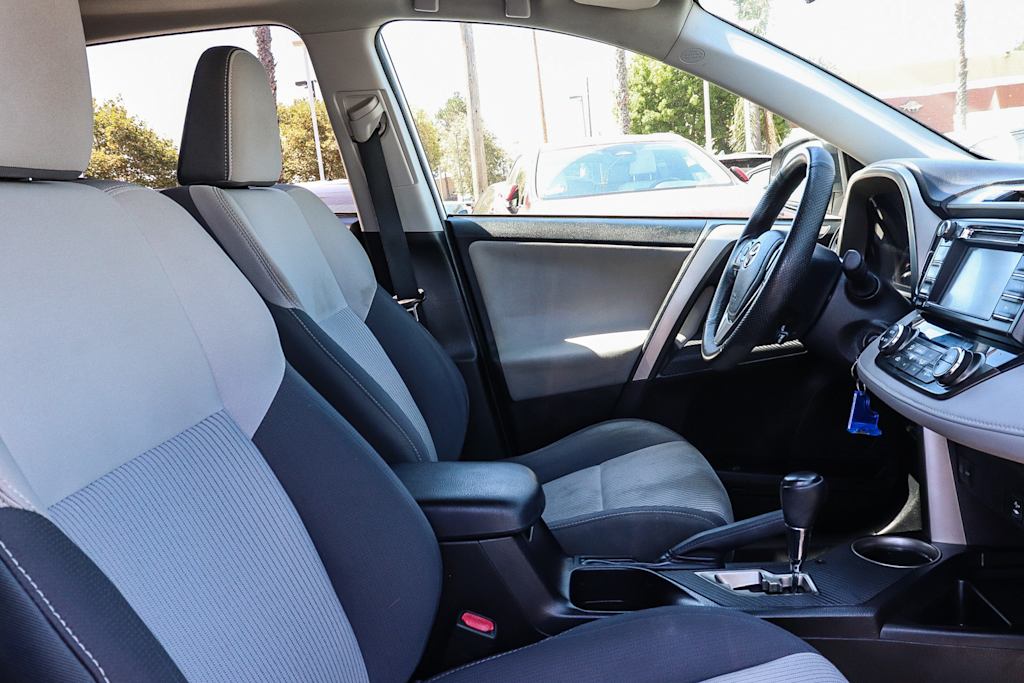 Thumbnail: 2015 Toyota RAV4 - 10