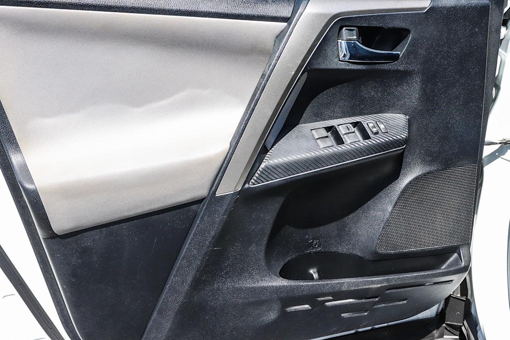 Thumbnail: 2015 Toyota RAV4 - 27