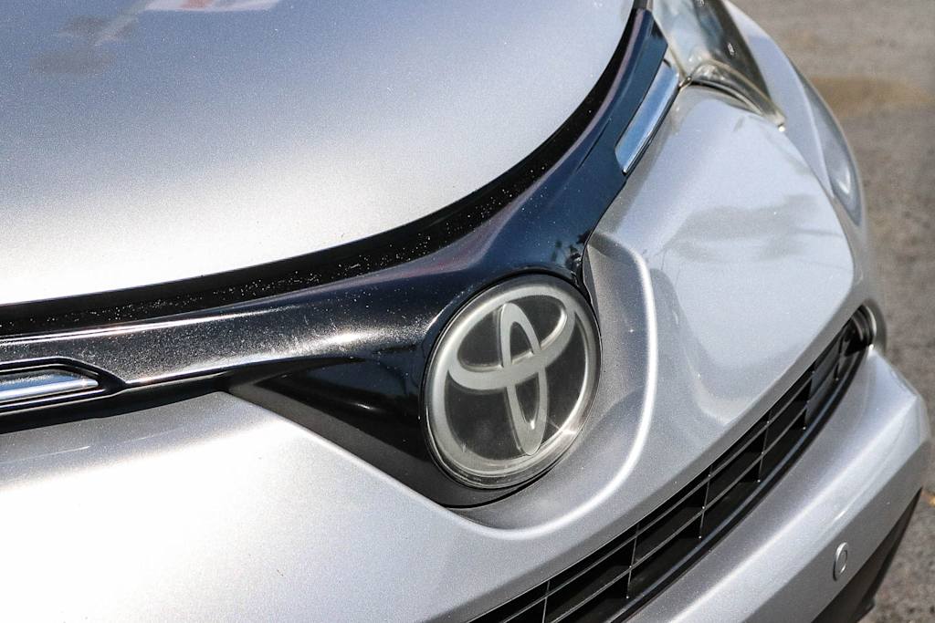 Thumbnail: 2016 Toyota RAV4 - 18