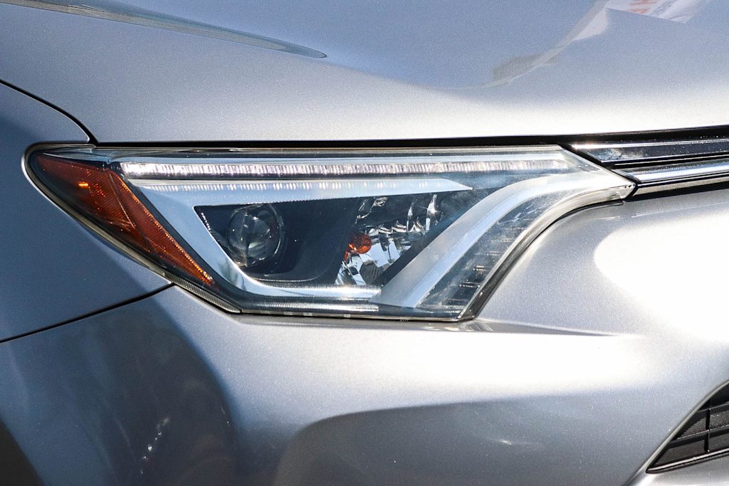Thumbnail: 2016 Toyota RAV4 - 17