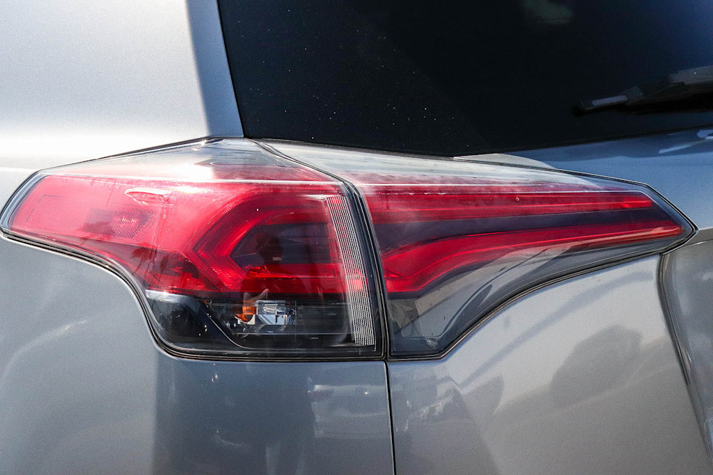 Thumbnail: 2016 Toyota RAV4 - 20