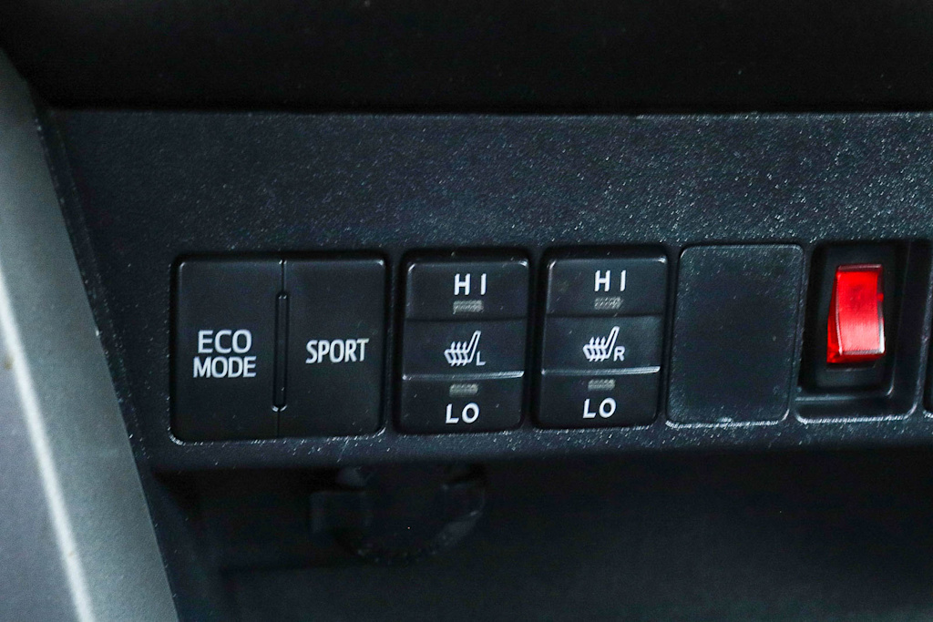 Thumbnail: 2016 Toyota RAV4 - 32