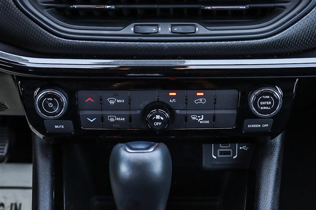 Thumbnail: 2022 Jeep Compass - 22