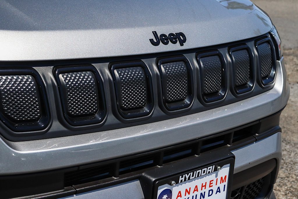 Thumbnail: 2022 Jeep Compass - 16