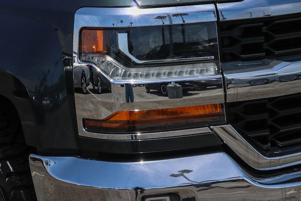 Thumbnail: 2018 Chevrolet Silverado 1500 - 19