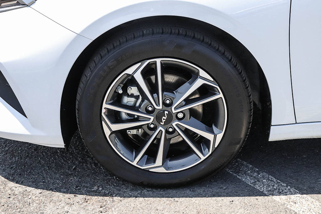 Thumbnail: 2023 Kia Forte - 21