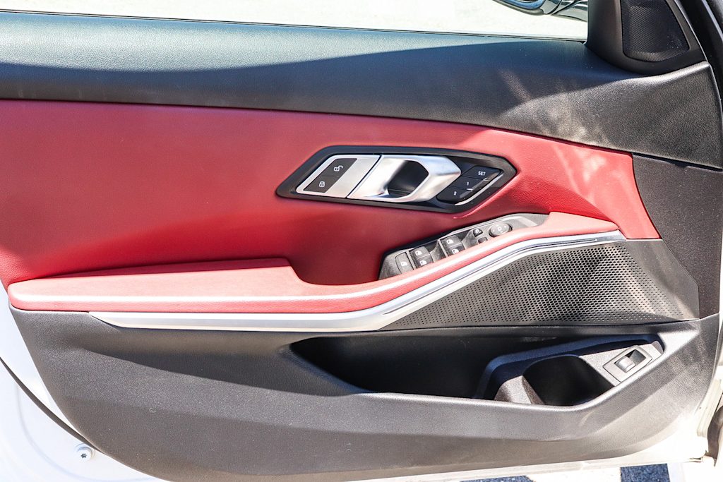 Thumbnail: 2022 BMW 3 Series - 28