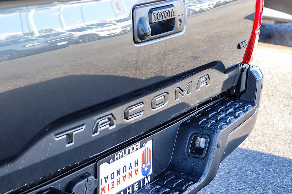 Thumbnail: 2019 Toyota Tacoma - 6