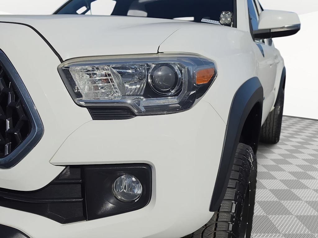 Thumbnail: 2019 Toyota Tacoma - 16