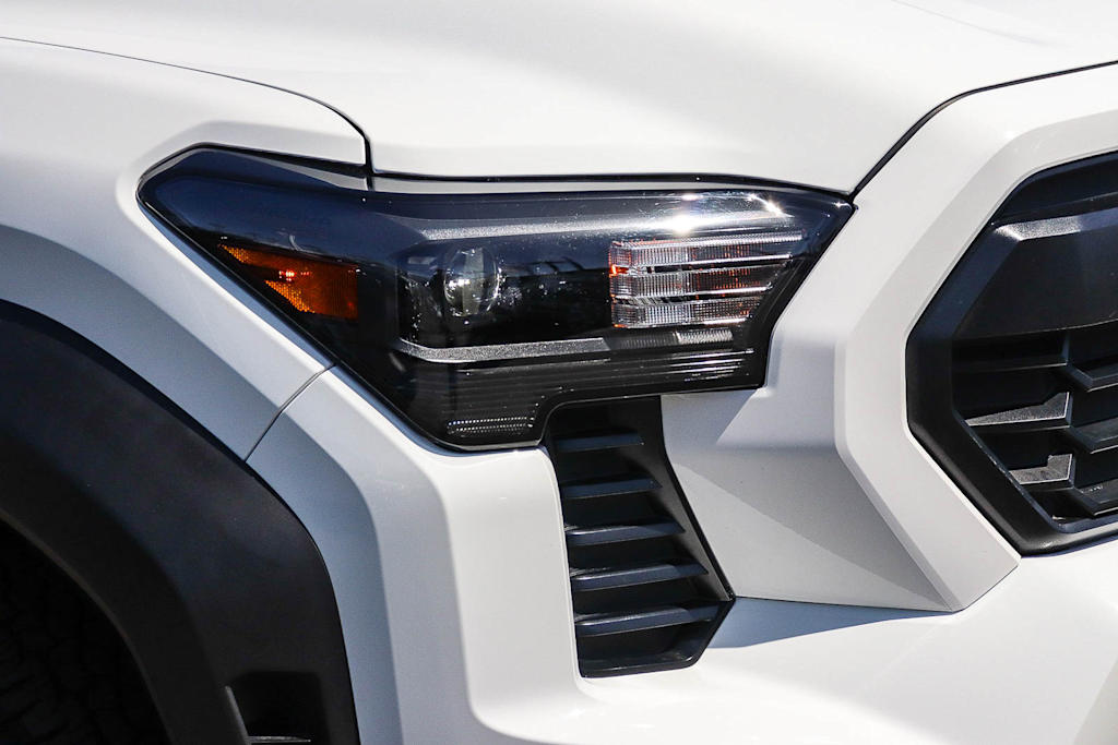 Thumbnail: 2025 Toyota Tacoma - 18