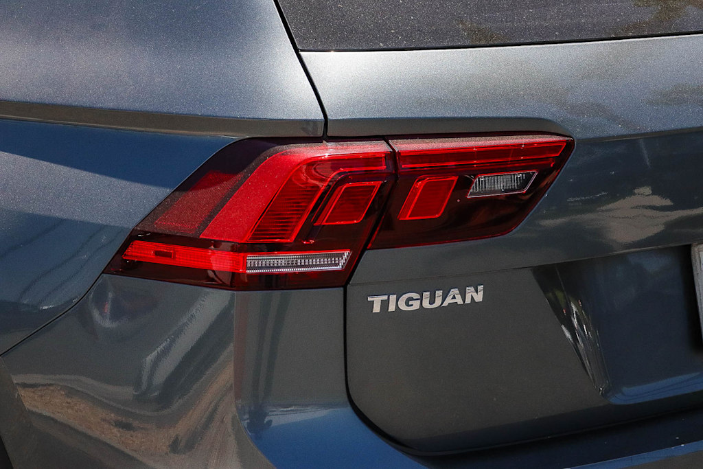 Thumbnail: 2018 Volkswagen Tiguan - 17