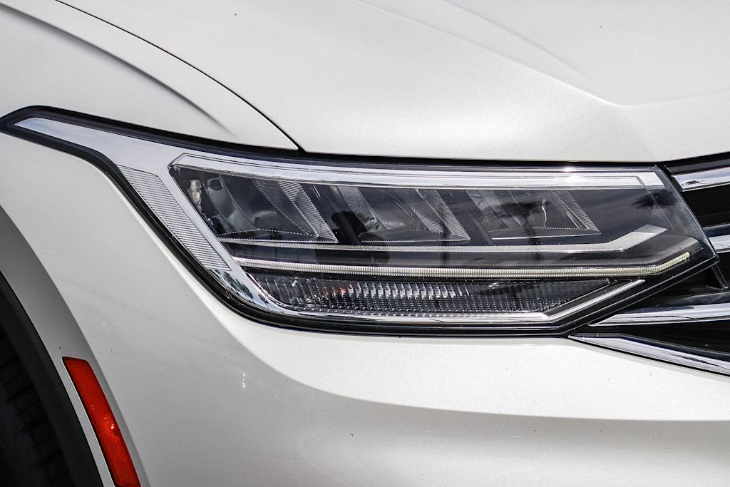 Thumbnail: 2023 Volkswagen Tiguan - 16