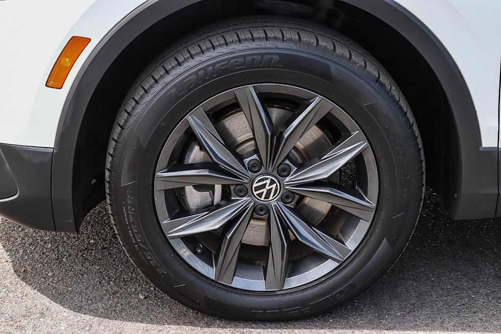 Thumbnail: 2023 Volkswagen Tiguan - 20