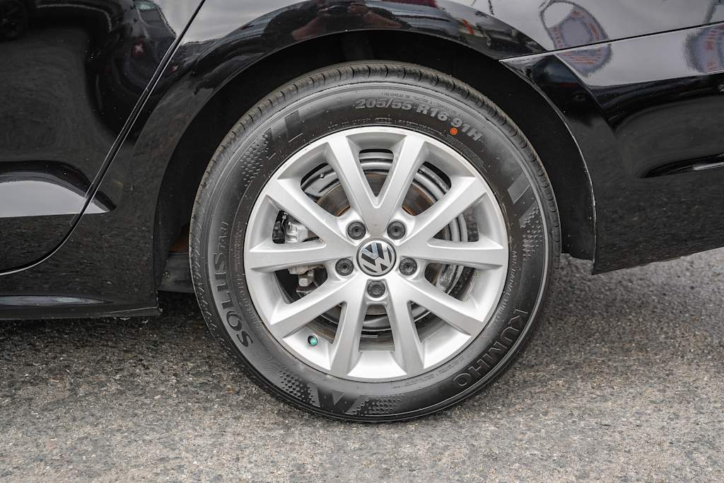 Thumbnail: 2014 Volkswagen Jetta - 6