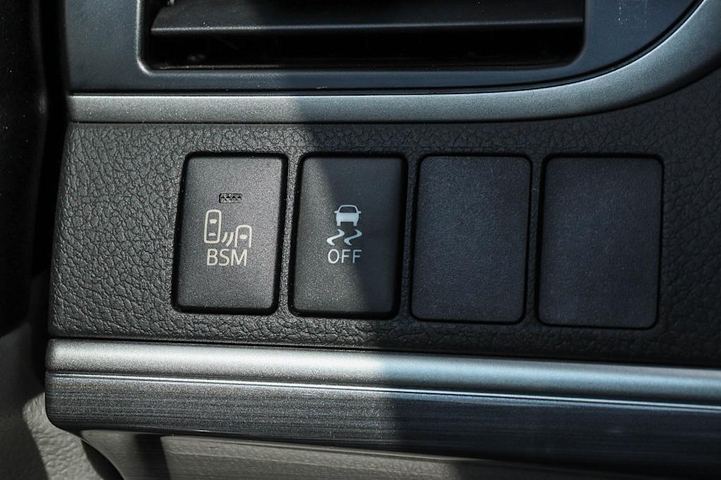 Thumbnail: 2014 Toyota Camry - 32