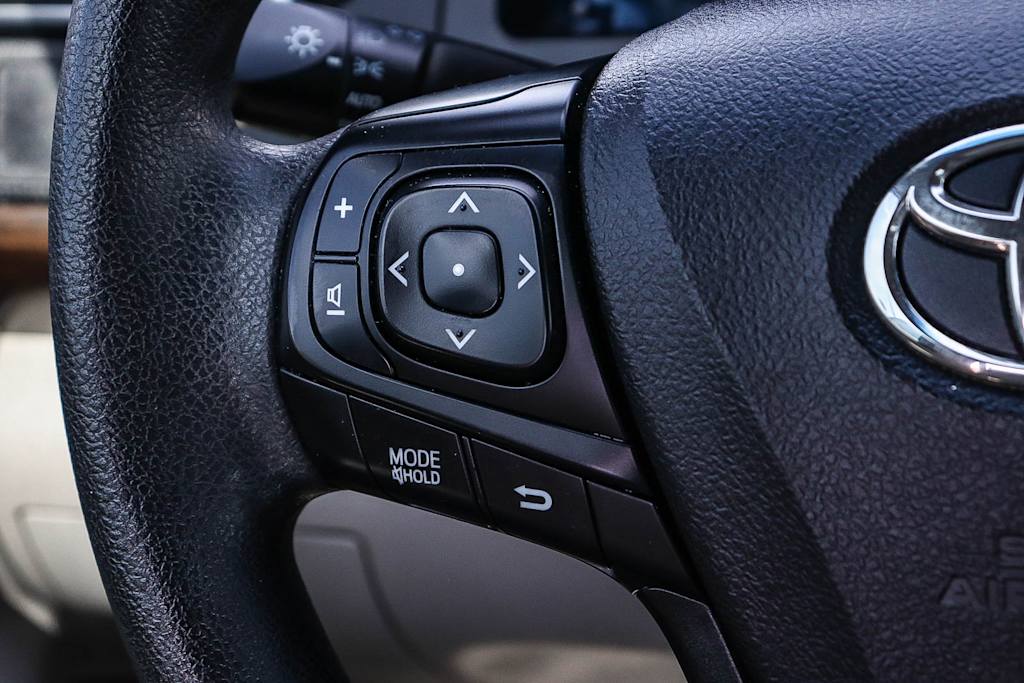 Thumbnail: 2015 Toyota Camry - 25