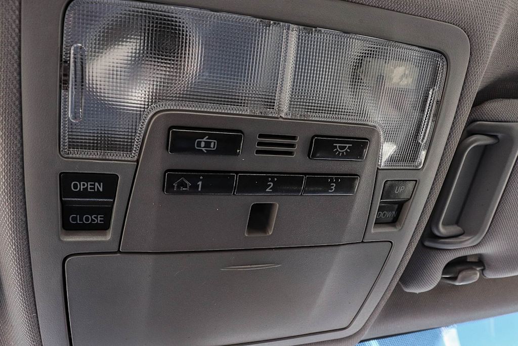 Thumbnail: 2013 Toyota Camry - 31