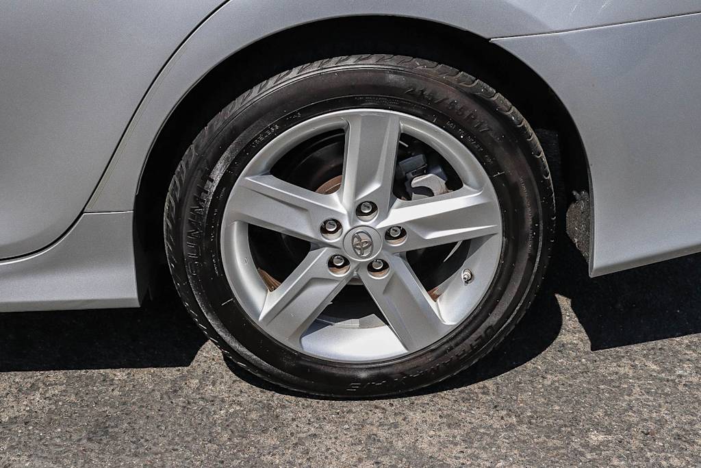 Thumbnail: 2013 Toyota Camry - 6