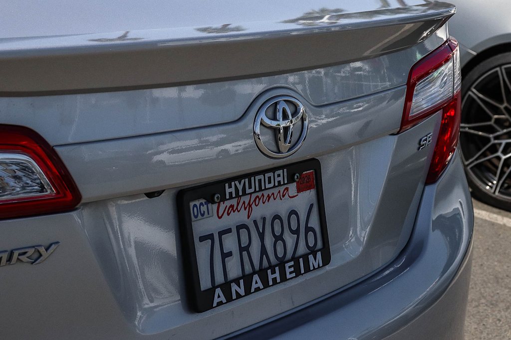 Thumbnail: 2013 Toyota Camry - 21