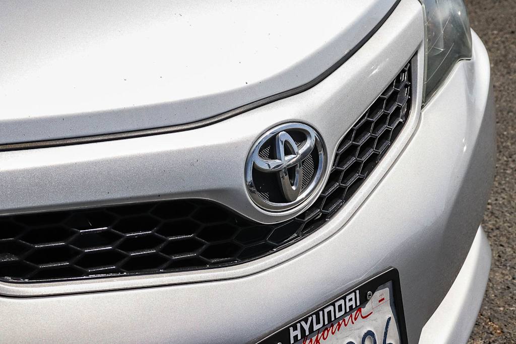 Thumbnail: 2013 Toyota Camry - 18