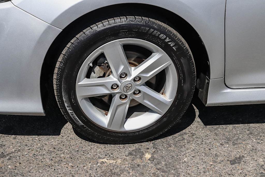 Thumbnail: 2013 Toyota Camry - 22