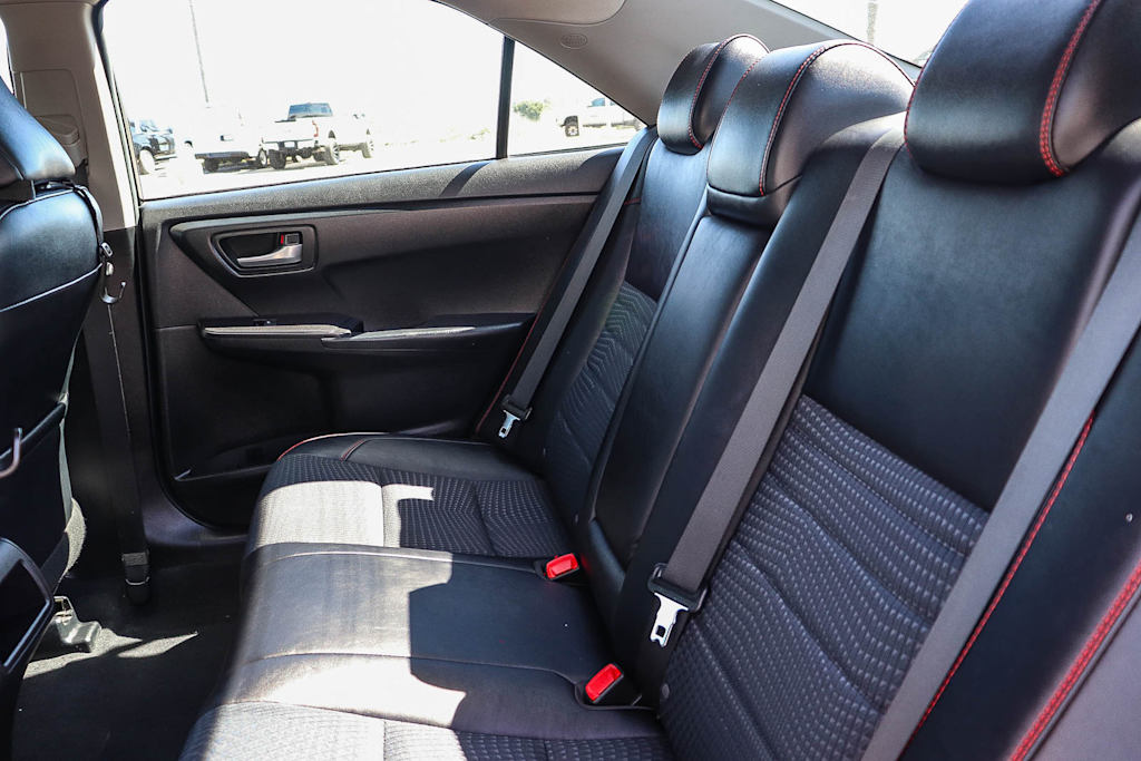 Thumbnail: 2015 Toyota Camry - 12