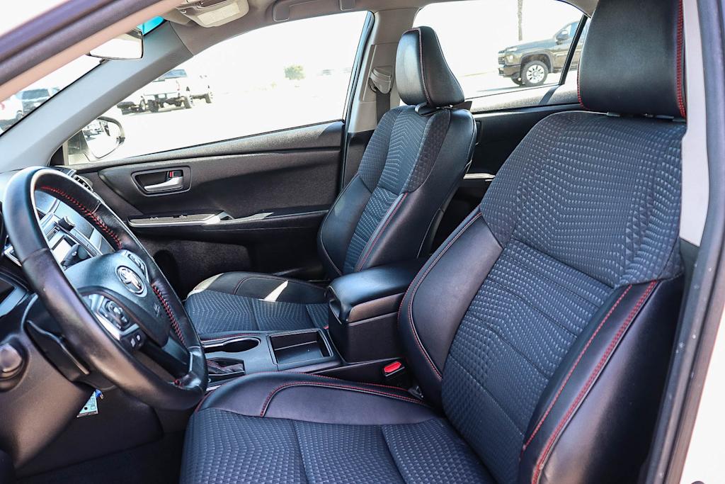 Thumbnail: 2015 Toyota Camry - 11