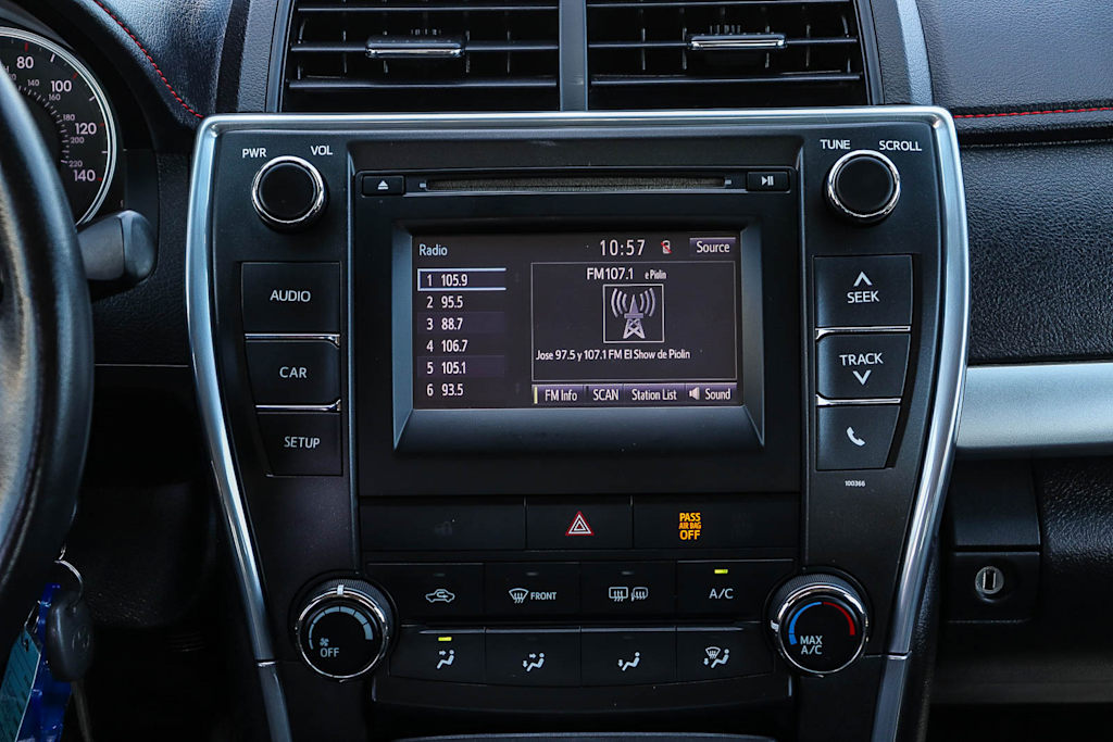 Thumbnail: 2015 Toyota Camry - 13