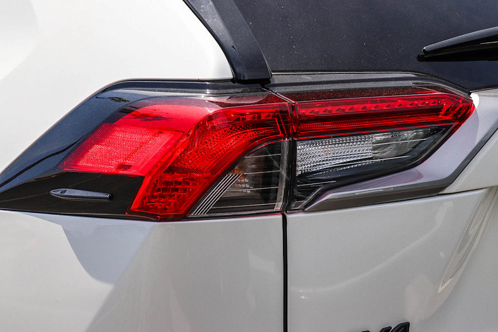 Thumbnail: 2022 Toyota RAV4 - 10