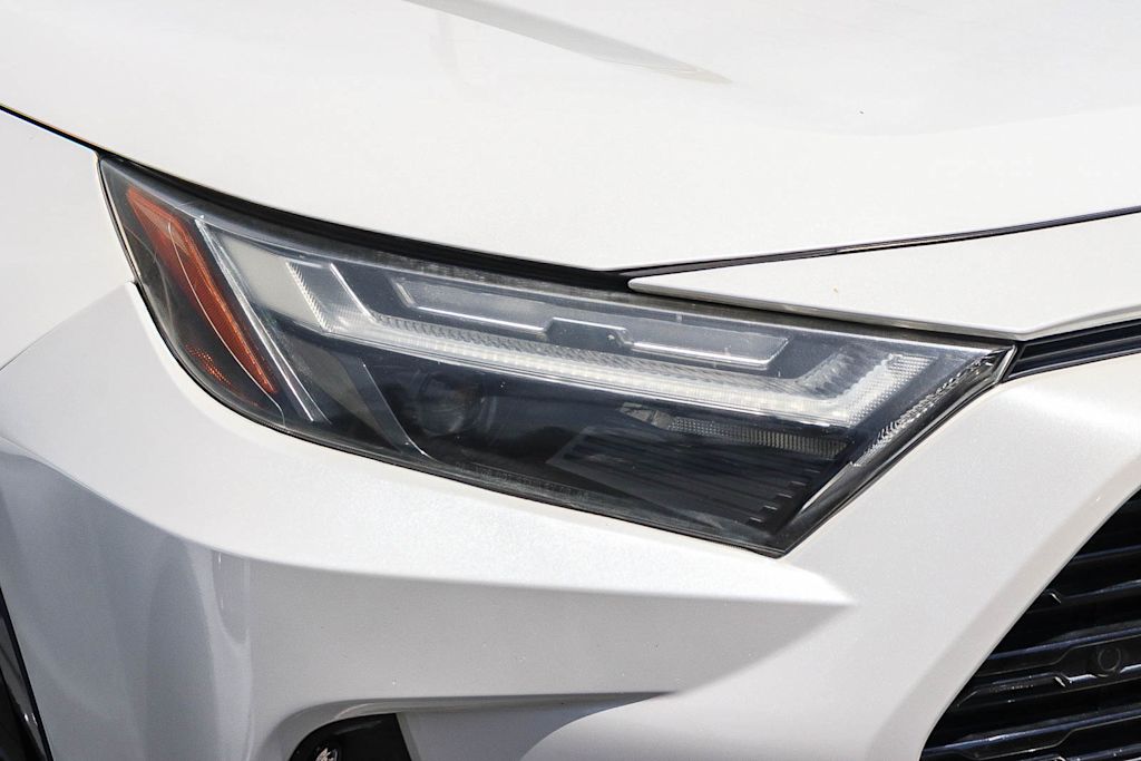 Thumbnail: 2022 Toyota RAV4 - 20