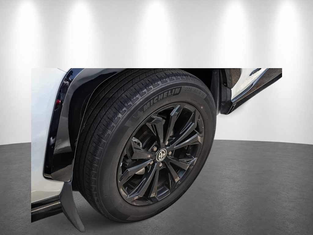 Thumbnail: 2022 Toyota RAV4 - 17