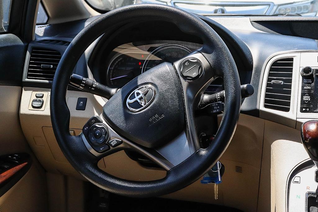 Thumbnail: 2013 Toyota Venza - 8