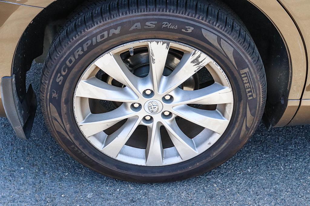 Thumbnail: 2013 Toyota Venza - 17