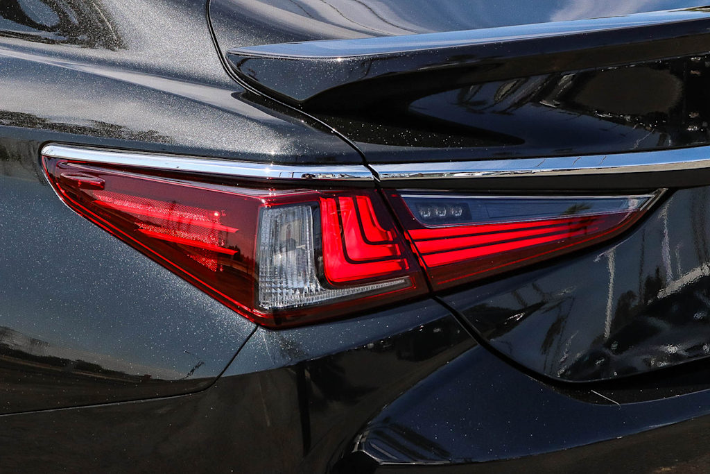 Thumbnail: 2025 Lexus ES - 20