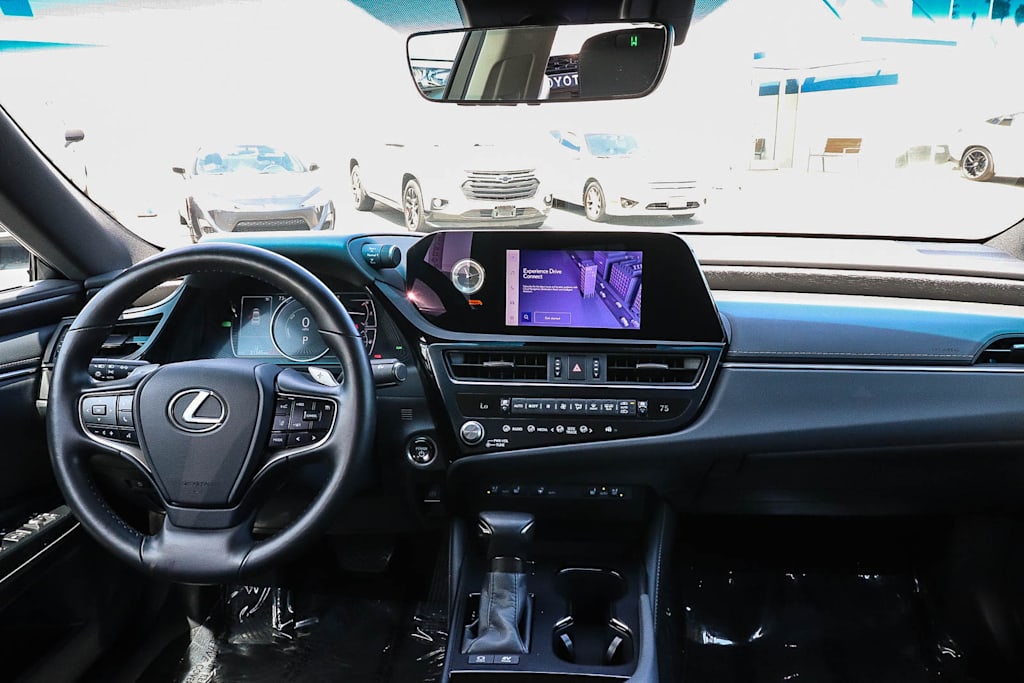 Thumbnail: 2025 Lexus ES - 2