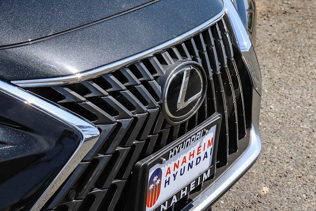 Thumbnail: 2025 Lexus ES - 18