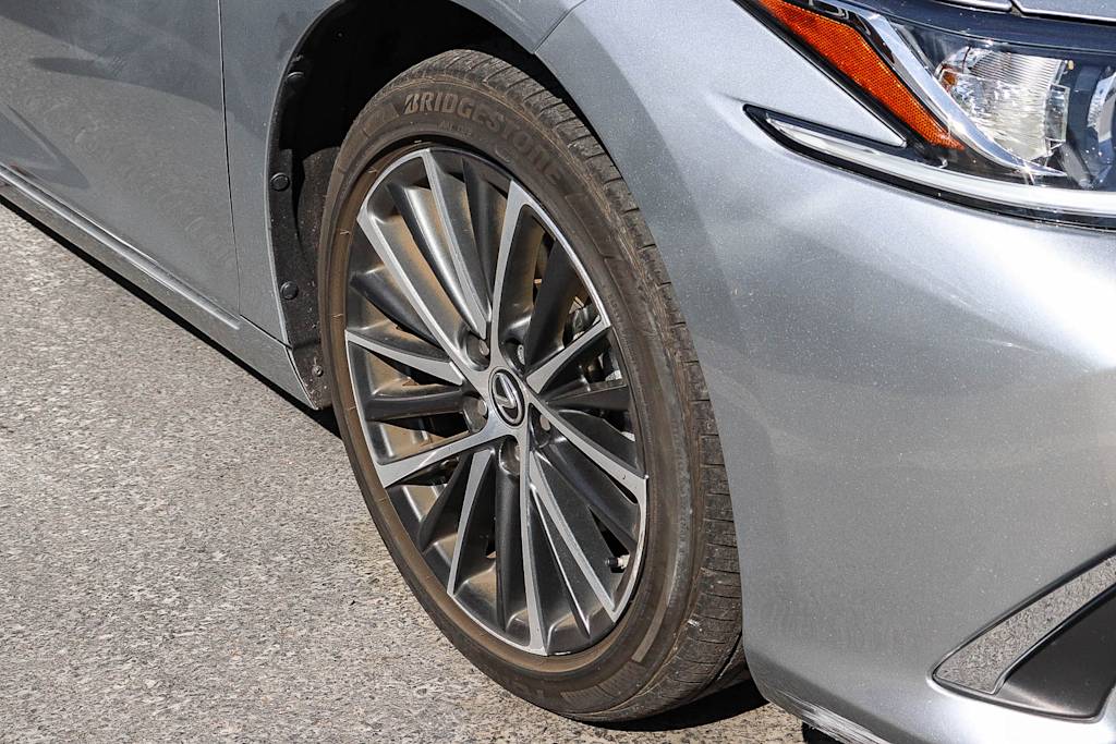 Thumbnail: 2023 Lexus ES - 3