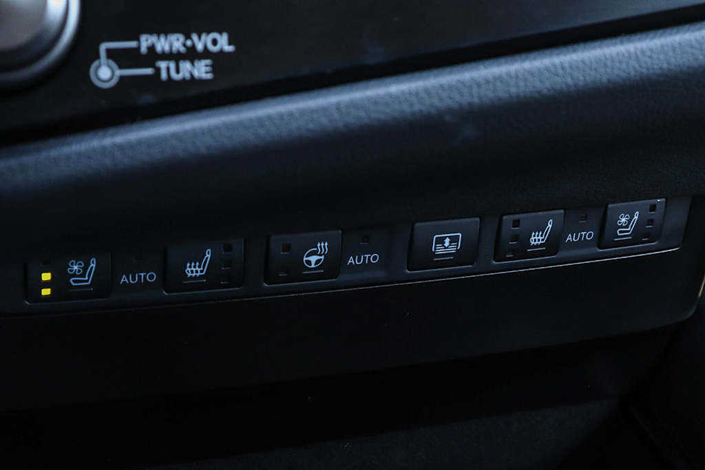 Thumbnail: 2025 Lexus ES - 32
