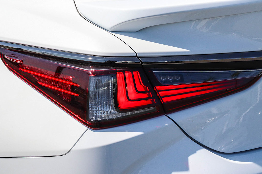 Thumbnail: 2025 Lexus ES - 21