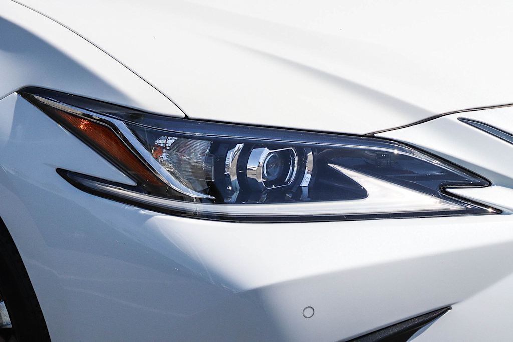 Thumbnail: 2025 Lexus ES - 18